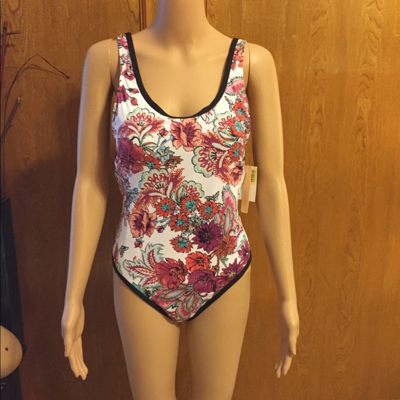 Gibson & Latimer One-Piece Swimsuit - Picture 2 of 8